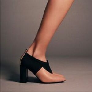 Via Spiga Black and Tan Heels